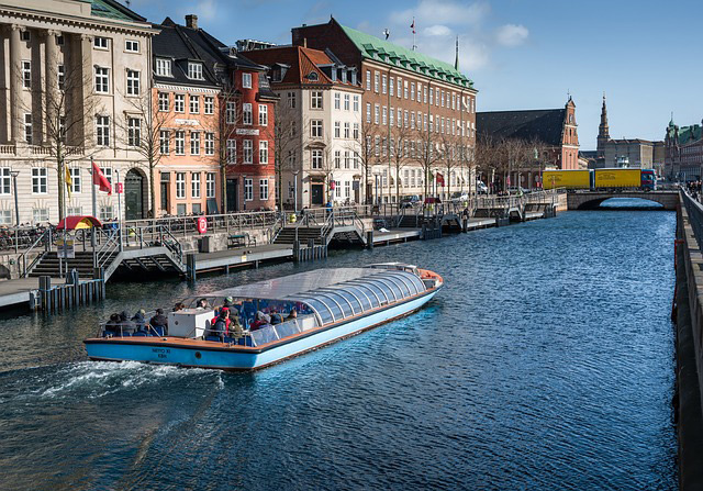 A boat tour along the canal in Copenhagen