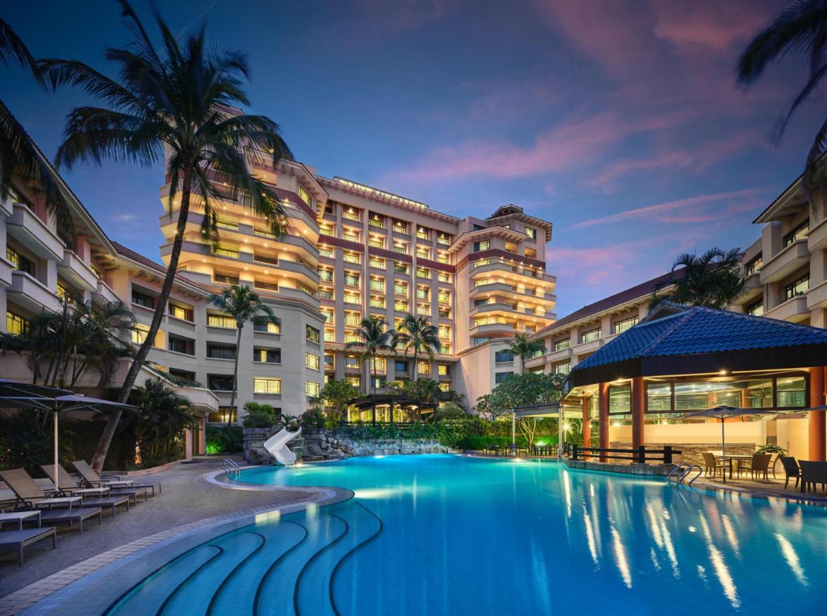 The beautiful swimming pool at the Paradox Merchant Court in Singapore