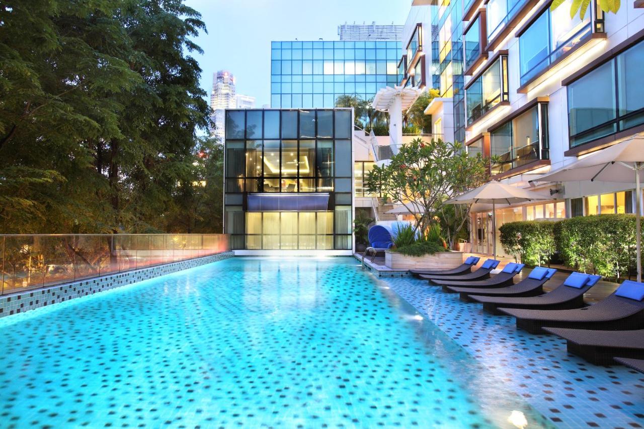 The swimming pool at Park Regis hotel, Singapore